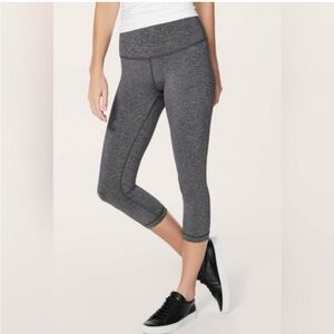 Lululemon Women's Heathered Gray Wunder Under Cropped Leggings - Size 4